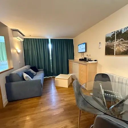 Apartment F2 Village Cap Esterel- Vue Montagnes Et Golf- Equipements Inclus *